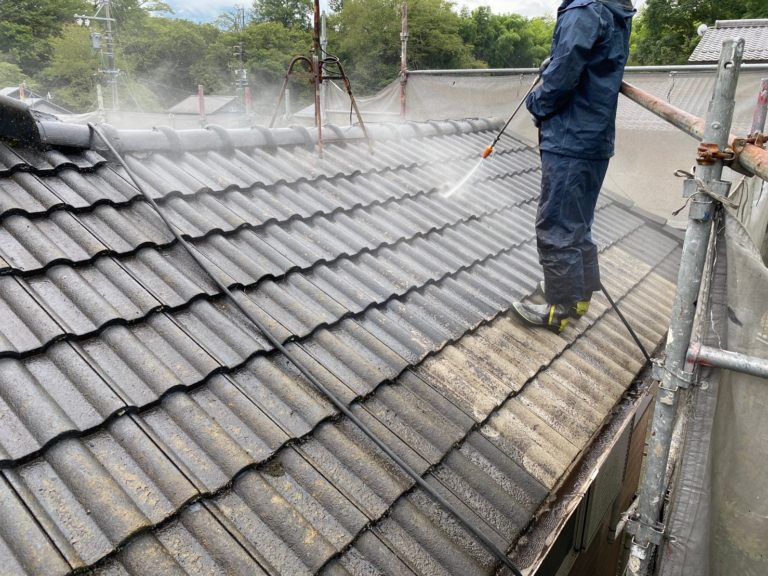 屋根のバイオ洗浄と高圧洗浄