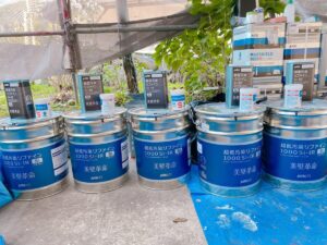 中津川市、使用する上塗り塗料缶
