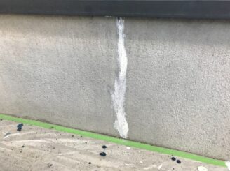 瑞浪市で外壁塗装 基礎亀裂コーキング
