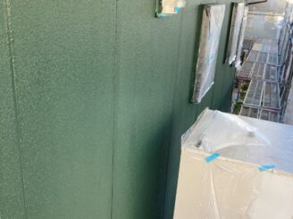 犬山市で屋根外壁塗装 外壁中塗り塗装