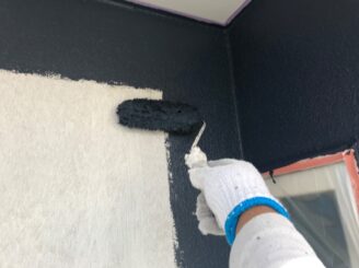 可児市で屋根外壁の塗り替え 外壁の中塗り