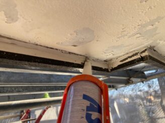 多治見市で外壁塗装 ベランダ防水工事 軒天隙間コーキング