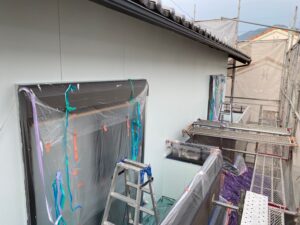 中津川市坂下、2階外壁の中塗り塗装