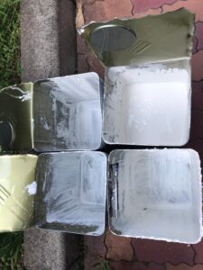 恵那市大井町、使用後の下塗り塗料缶