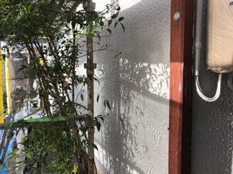 多治見市で屋根外壁塗装 中塗り塗装