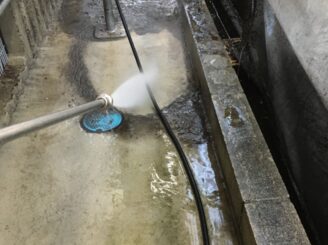多治見で外壁塗装工事 玄関前 アプローチ 駐車場 高圧水洗浄