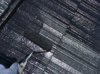 多治見で外壁塗装工事 屋根塗り替え 上塗り塗装