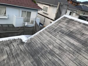 瑞浪市、屋根の棟板金の下塗り塗装