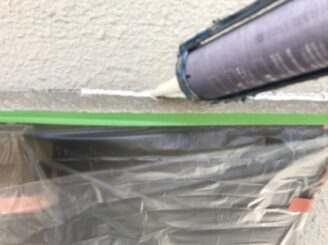 土岐市で外壁塗装 窓枠コーキング 増し打ち