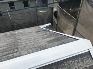中津川市、屋根の棟板金の下塗り塗装