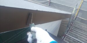 瑞浪市、破風板の塗装