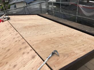 可児市で外壁塗装 屋根ガルテクト カバー工法 フッ素 ミサワホーム 色の退色 変色 ひび割れ 防水 見積り無料 下見 外壁塗り替え 屋根下地 腐食 棟板金 屋根下地