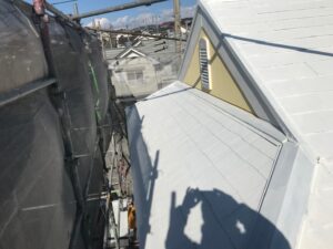 中津川市、スレート屋根の下塗り2回目