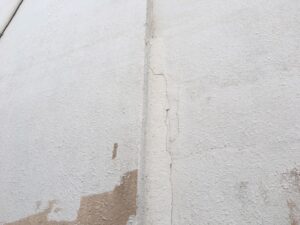 恵那市、ＡLC外壁の塗膜の剥がれ