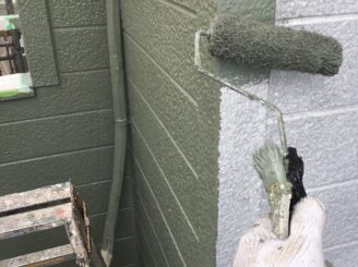 多治見市で屋根積み替え 外壁塗り替え塗装 外壁中塗り塗装