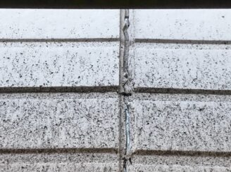 多治見市 瑞浪市で外壁塗装 ベランダ防水工事 屋根カバー工法 ガルテクト ガルバリウム鋼板 目地亀裂 塗り替え前