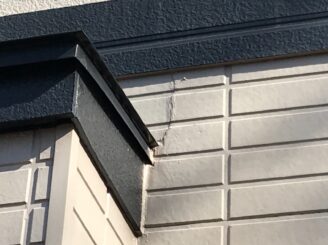 多治見市　瑞浪市で外壁塗装　ベランダ防水工事　屋根カバー工法　ガルテクト　ガルバリウム鋼板　塗り替え前　目地劣化　ひび割れ