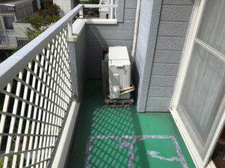 多治見市 瑞浪市で外壁塗装 ベランダ防水工事 シリコン塗装 目地亀裂 塗り替え前 ベランダの状態 外壁に亀裂