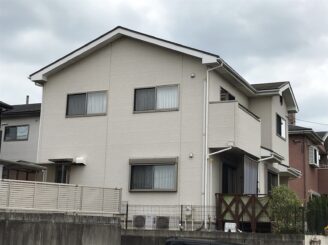 多治見市で屋根外壁塗装 塗り替え塗装工事 シリコン塗料 ホワイト系 亀裂 色落ち 外壁の色退色 色落ち 劣化 施工前