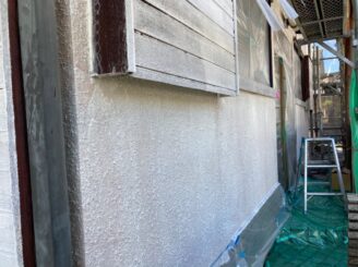 多治見市で平屋の外壁塗り替え塗装 ラジカルシリコンGH 外壁下塗り塗装