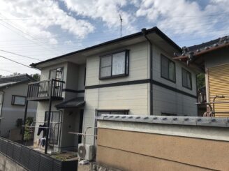 土岐市 瑞浪市 屋根外壁塗り替え塗装工事 外壁色の退色 色落ち 幕板剝がれ 浮き 屋根変色 施工前 塗り替え前