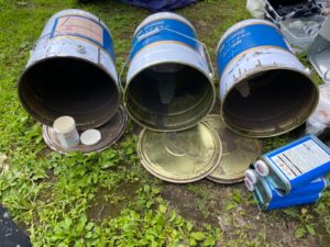 恵那市岩村町、使用後の塗料缶