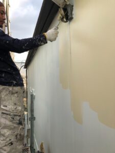 多治見市でアパートの塗り替え塗装　外壁塗装工事　屋根塗装工事　屋根フッ素　外壁リファイン　塗料　中塗り塗装