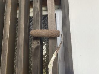 多治見市 外壁塗装 塗り替え塗装工事 ひび割れ 塗膜剥離 色の退色 色落ち 木部塗装 手すり 錆の発生 現地調査 見積り無料 樋 洗浄 サビ さび 落ち葉 ひび割れ補修 外壁木部塗装 シーラー 防カビ材