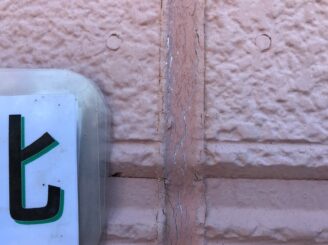 多治見市　外壁塗装　塗り替え工事　シリコン塗料　塗膜剥離　チョーキング現象　手に粉　色がつく　ひび割れ　隙間　見積り無料　現場調査　劣化診断　外壁汚れ　カビ　苔の発生　塗膜剥離　色の退色　色落ち