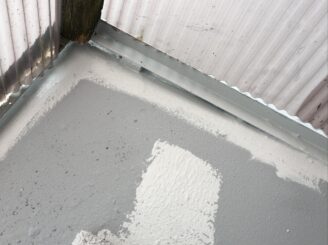 土岐市 バルコニー ベランダ 防水工事 リボール 工期短縮 費用おさえる コスト削減 下見 見積り 無料 劣化診断 汚れ カビ 黒カビ 塗膜剥離 ひび割れ 高圧洗浄 コーキング 保護防水材