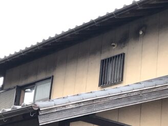 瑞浪市 外壁塗装 塗り替え工事 ひび割れ 目地 色の退色 変色 色落ち 木 木部 格子 シリコン塗料 見積り無料 地域密着 地元 市内の業者 現場調査 劣化診断 雨染み 雨垂れ カビ 苔 コケ