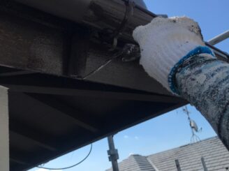 春日井市 外壁塗装 屋根塗装 玄関上 カビ 苔 色の退色 変色 塗り替え 手に粉 チョーキング現象 防水機能低下 雨戸 塗膜剥離 縁台 木部腐食 ボソボソ バイオ洗浄 高圧洗浄 屋根洗浄 鼻隠し洗浄 樋裏 養生 窓周り 軒天井塗り替え 付帯部 軒樋 横樋 樋 塗り替え