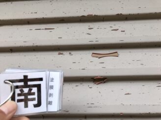 春日井市　外壁塗装　屋根塗装　玄関上　カビ　苔　色の退色　変色　塗り替え　手に粉　チョーキング現象　防水機能低下　雨戸　塗膜剥離