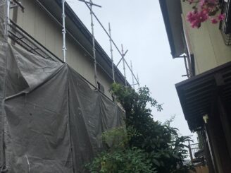 春日井市 外壁塗装工事 塗り替え塗装工事 フッ素塗料 遮熱塗料 外壁汚れ 塀塗り替え 塀塗装 多治見市 日成ホーム プロタイムズ多治見店 見積り無料 現場調査無料 地元 リフォーム 外壁汚れ 軒天井 カビ 苔の発生 コケ 足場設置 高圧洗浄
