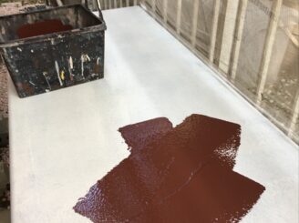 多治見市 屋根外壁塗装工事 塗膜剥離 捲れ 色の変退色 色の退色 変色 色落ち プロタイムズ 日成ホーム 見積り無料 樋 苔の発生 軒先 ボロボロ 外壁汚れ 亀裂 ひび割れ 隙間 浮き 現調時 塗り替え前 幕板塗膜剝離 チョーキング現象 雨戸 カビ 配管 錆の発生 サビ 倉庫塗り替え