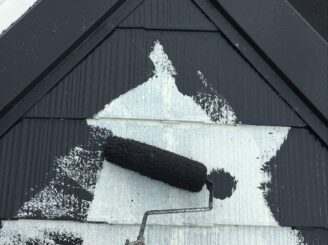 土岐市　屋根外壁塗装　塗り替え工事　亀裂　ひび割れ　補修　コーキング　シーリング　色の退色　色落ち　見積り無料　相談無料　棟板金　屋根中塗り