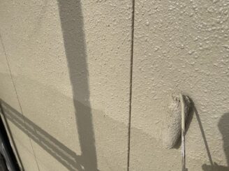多治見市　幸町　外壁塗装　色落ち　色の退色　変色　ひび割れ　塗り替え塗装　見積り無料　相談無料　日成ホーム　プロタイムズ多治見店　外壁上塗り