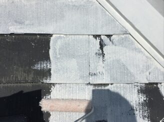 土岐市　屋根外壁塗装　塗り替え工事　亀裂　ひび割れ　補修　コーキング　シーリング　色の退色　色落ち　見積り無料　相談無料　棟板金　屋根下塗り