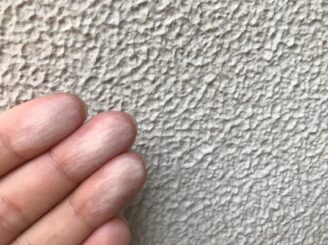 瀬戸市 屋根外壁塗装 チョーキング現象 手に粉 色 付着 指 多治見市 日成ホーム プロタイムズ多治見店 現調時 見積り無料