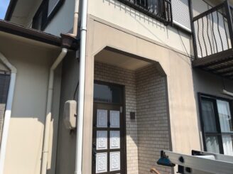 多治見市 屋根カバー Tルーフ スレート屋根 気泡 リクシル LIXIL 見積り無料 日成ホーム プロタイムズ多治見店 施工前 玄関周り外壁 色の変退色