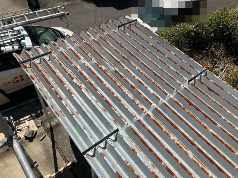 多治見市　折半屋根塗装　駐車場屋根