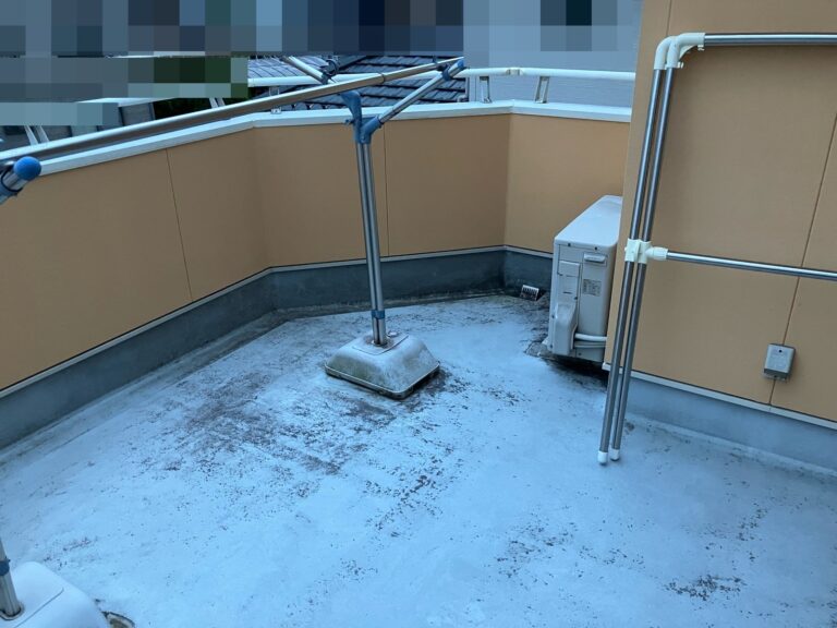 汚れたベランダ