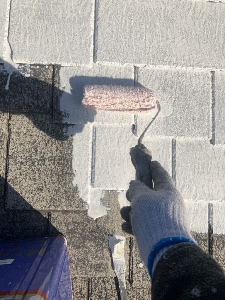 屋根下塗り中