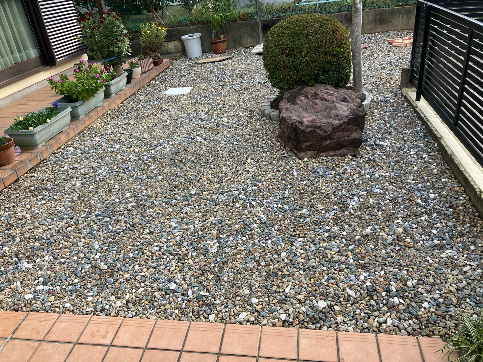 庭　雑草対策　砂利