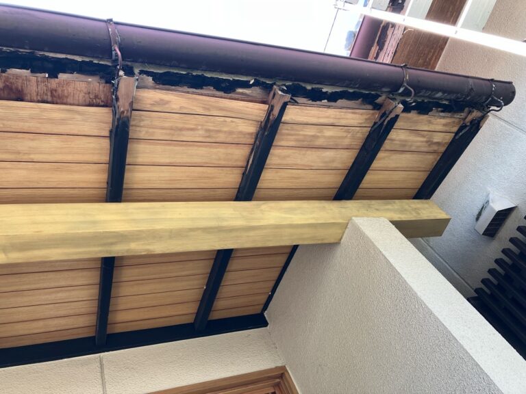 多治見市　玄関上屋根　腐食