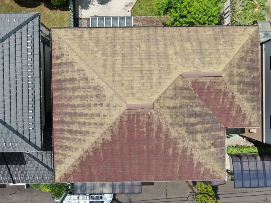 土岐市　屋根カバー工事前　色の変退色