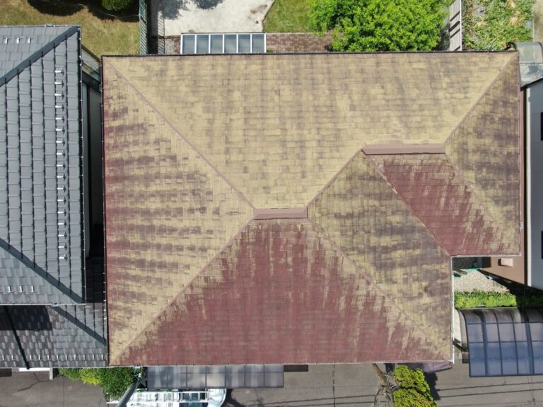 土岐市　屋根カバー工事前　色の変退色