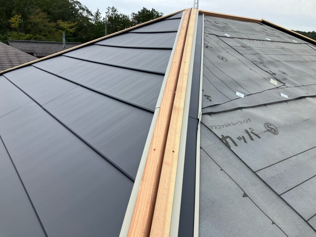 屋根カバー工事　棟板金　ニチハ