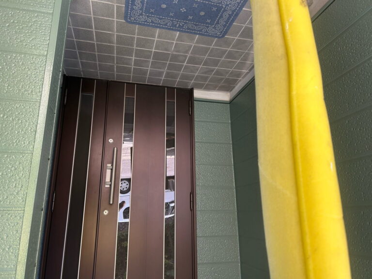 外壁塗装　玄関ドア交換前