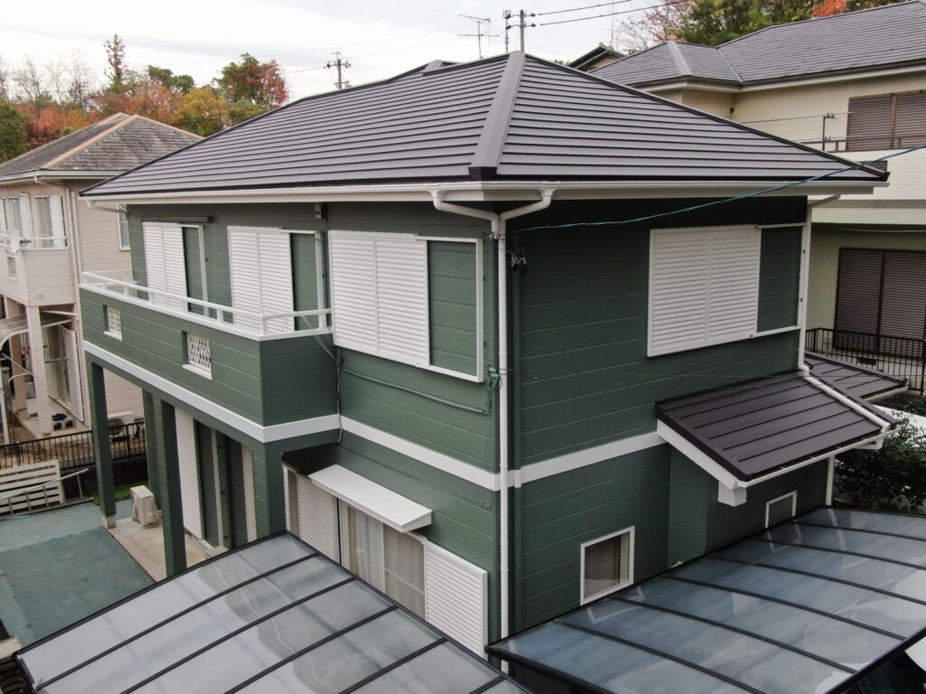 外壁塗装　屋根カバー工事　ベランダ板金　玄関ドア交換